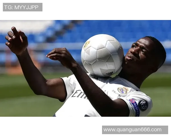 足球明星的心声与成长历程分享：从绿茵场到人生哲学的深刻感悟