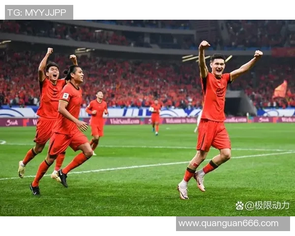 足球明星训练结束后的精彩瞬间展现职业精神与团队合作的完美结合